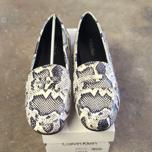 Calvin Klein Women's Lunya Loafer - Picture 2 of 7